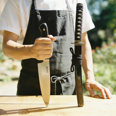 How Did the Construction of Japanese Swords Influence the Design of Kitchen Knives?